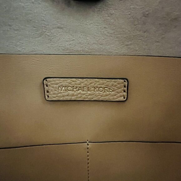 MICHAEL KORS STUDIO June Butternut Leather Medium Hobo Bag - Picture 8 of 10